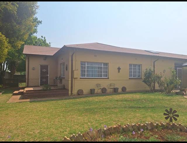 3 BEDROOM PROPERTY TO RENT IN RAND COLLERIES